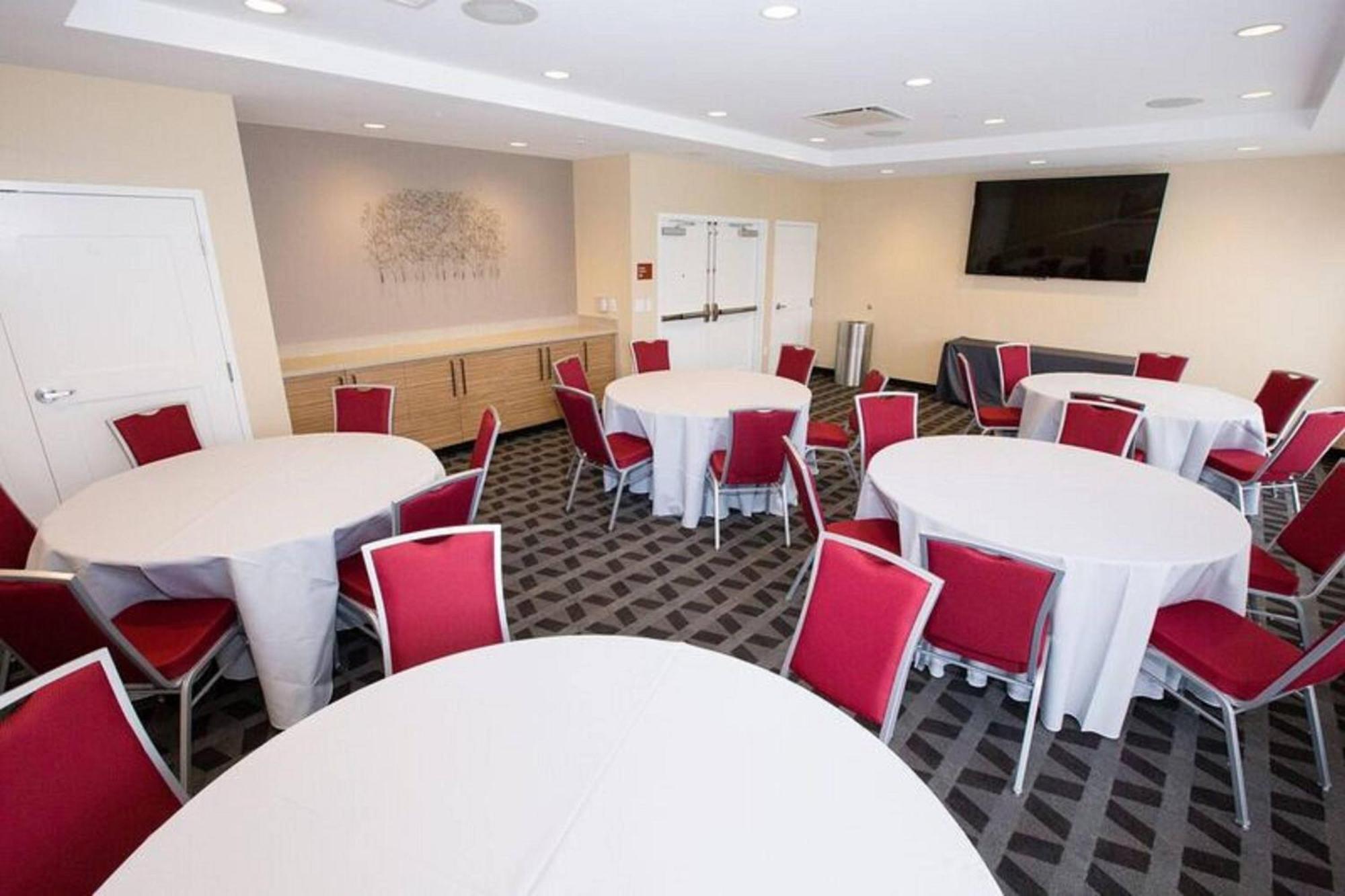 Towneplace Suites By Marriott Pittsburgh Harmarville Екстериор снимка